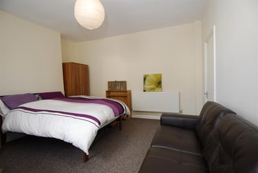 3 bed flat, North Street, GF, City Centre, Plymouth, PL48DH - Image 3